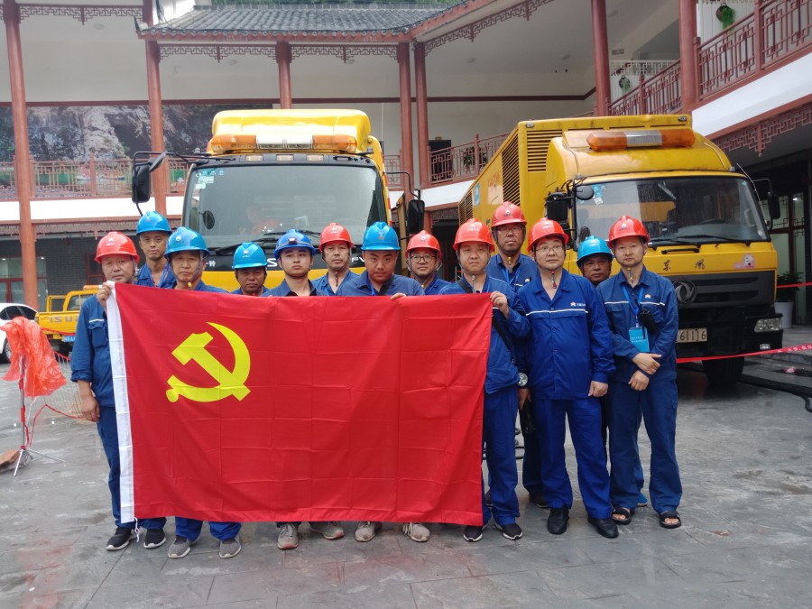 圖片說(shuō)明：黨員先鋒隊(duì)參與保電工作